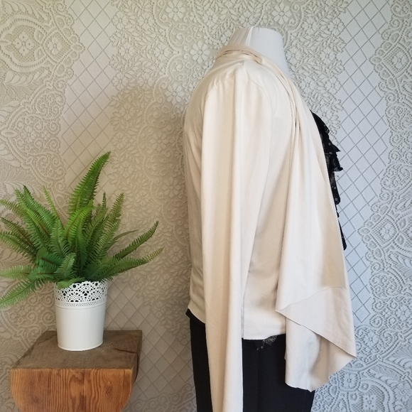 Light Waterfall Cardi / Blazer - Picture 2 of 7